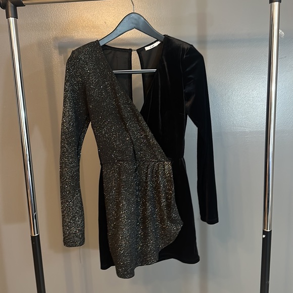 Ayva Glitter Color Block Velvet Romper size small - Picture 2 of 3